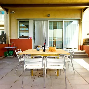 amplio-apartamento-con-terraza-en-zona-muy-tranquila.topbarcelonahotels.com/